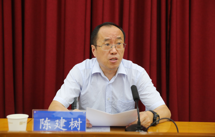 陕西省教科文卫体工会主席陈建树在会议中讲话