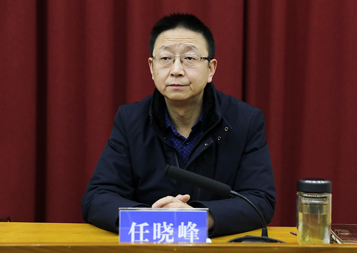党委副书记任晓峰宣读第五轮干部聘任处级干部党委任命文件