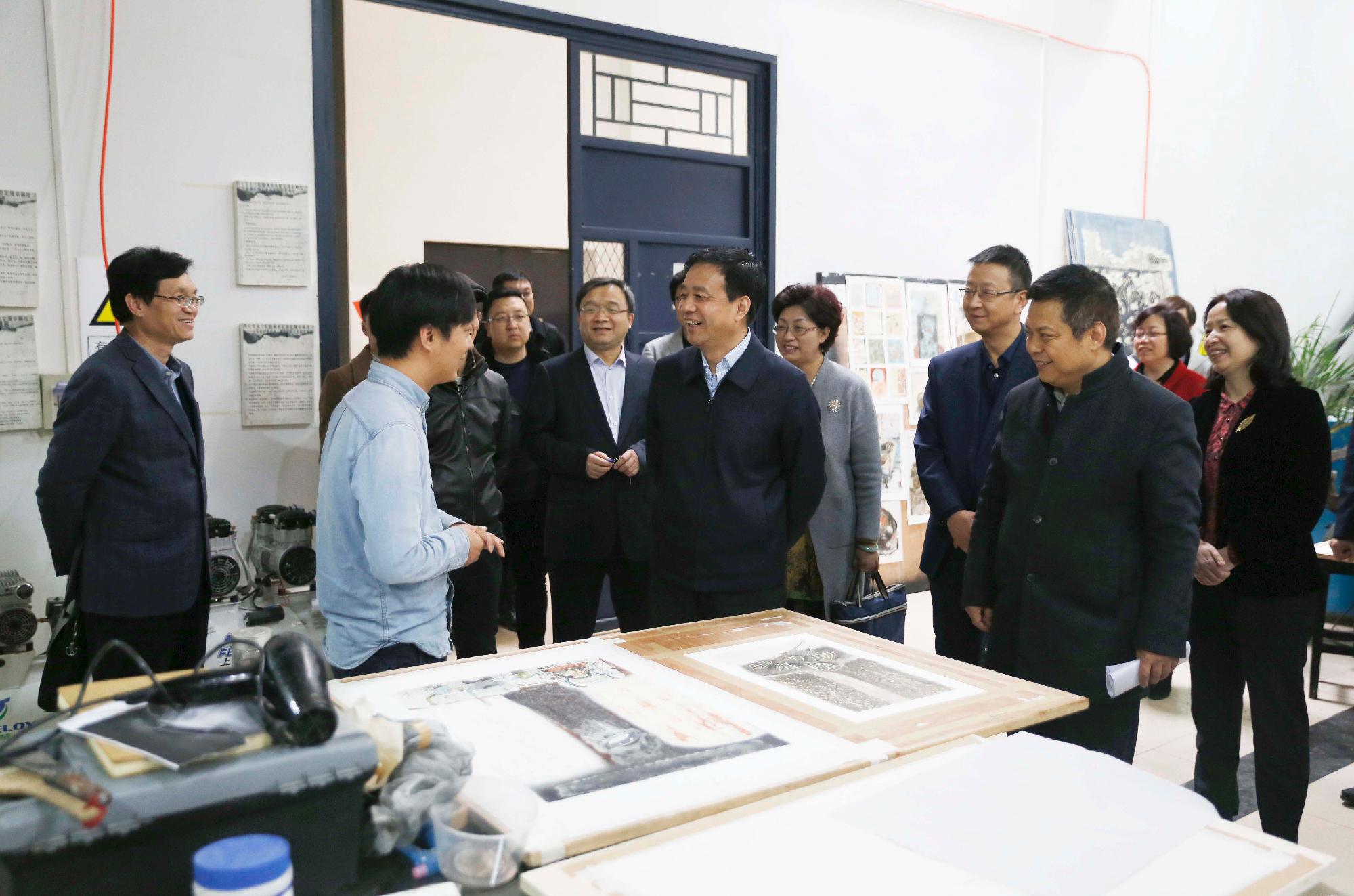 吕健副市长一行调我院研实验中心